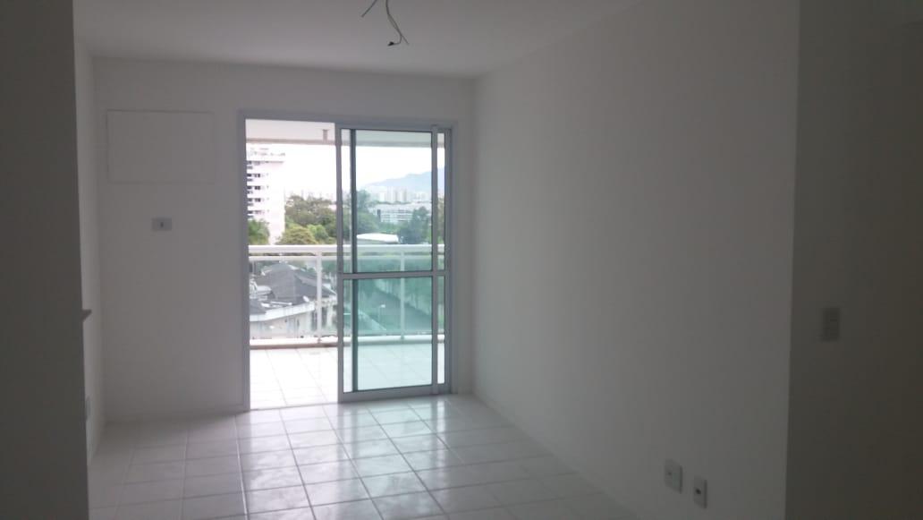 Apartamento à venda com 2 quartos, 67m² - Foto 2