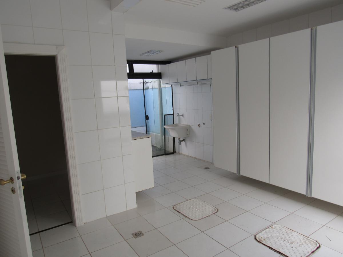 Casa de Condomínio à venda com 4 quartos, 350m² - Foto 13