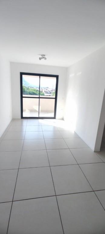 Apartamento à venda com 2 quartos, 70m² - Foto 4