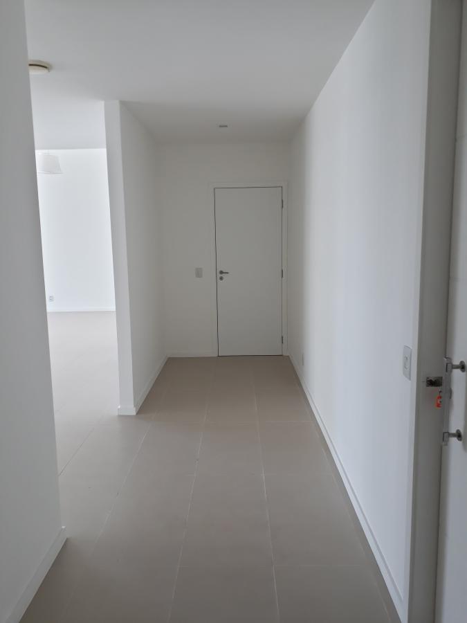 Apartamento à venda com 4 quartos, 376m² - Foto 2