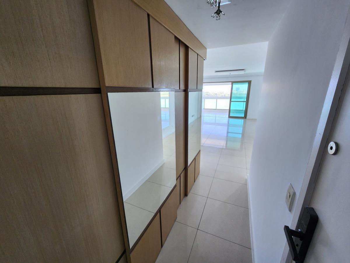 Apartamento à venda com 4 quartos, 158m² - Foto 2