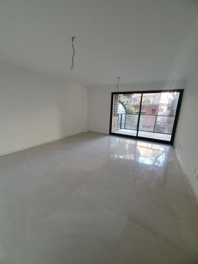 Apartamento à venda com 3 quartos, 133m² - Foto 2