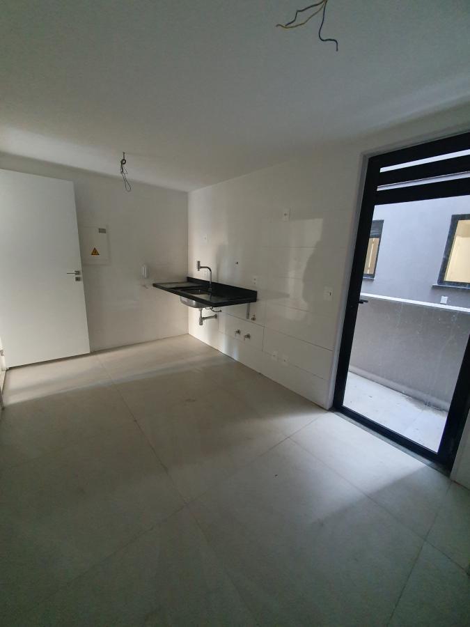 Apartamento à venda com 3 quartos, 133m² - Foto 4