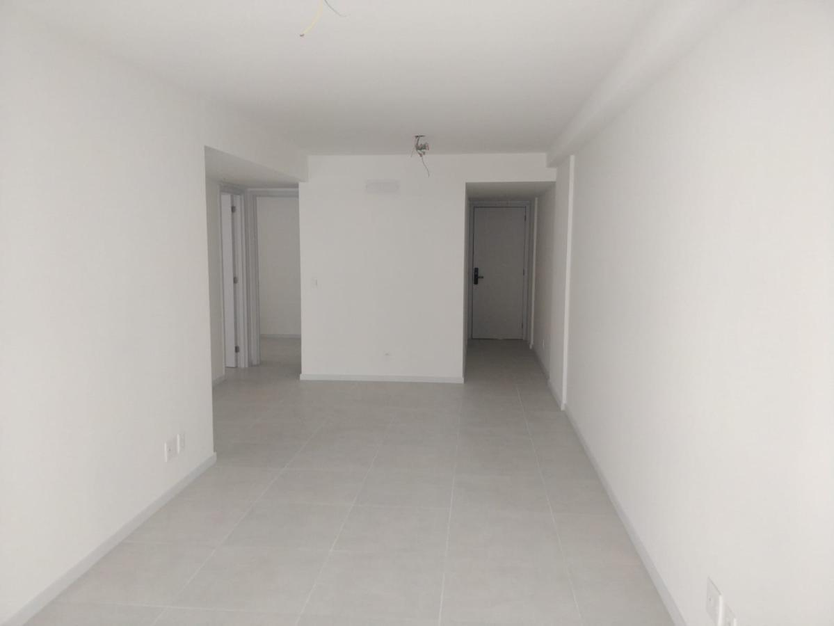 Apartamento à venda com 3 quartos, 110m² - Foto 2